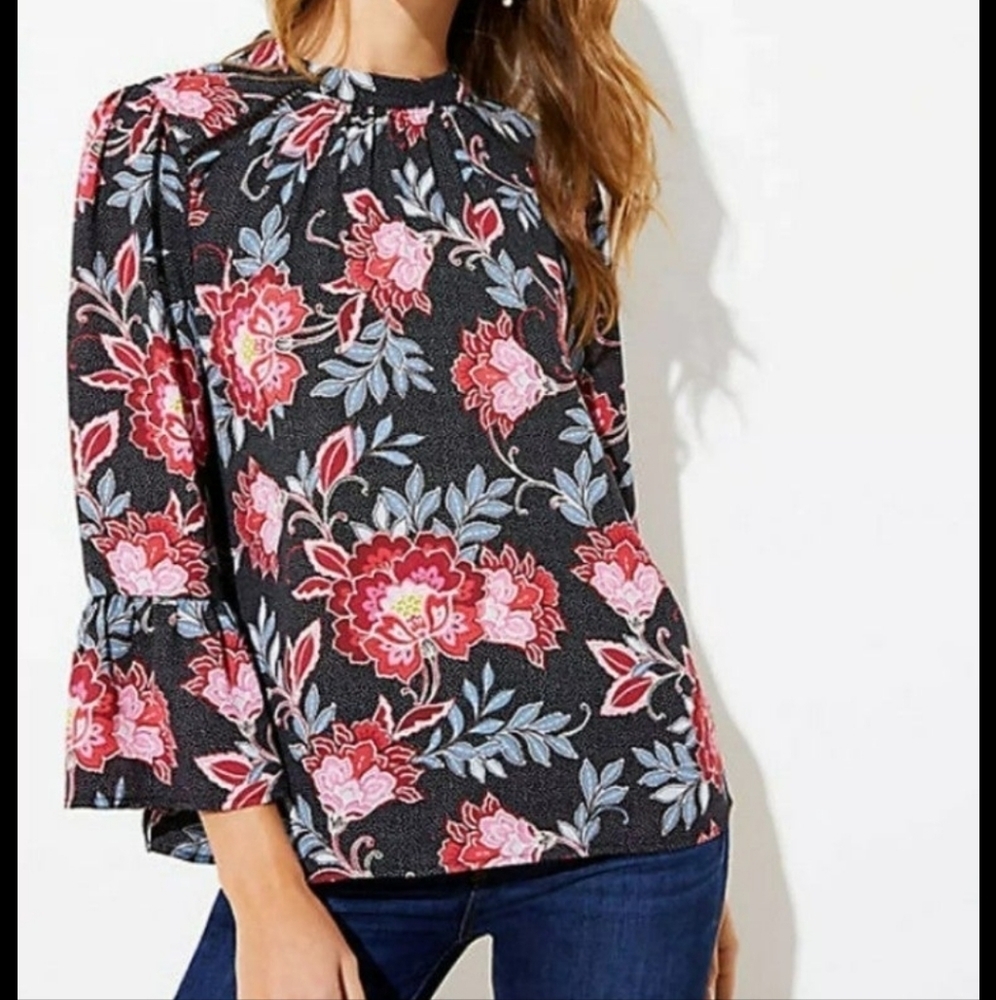 Loft Romantic Feminine Going Out NWT XSP Floral Boho Bell Sleeve Blouse Black